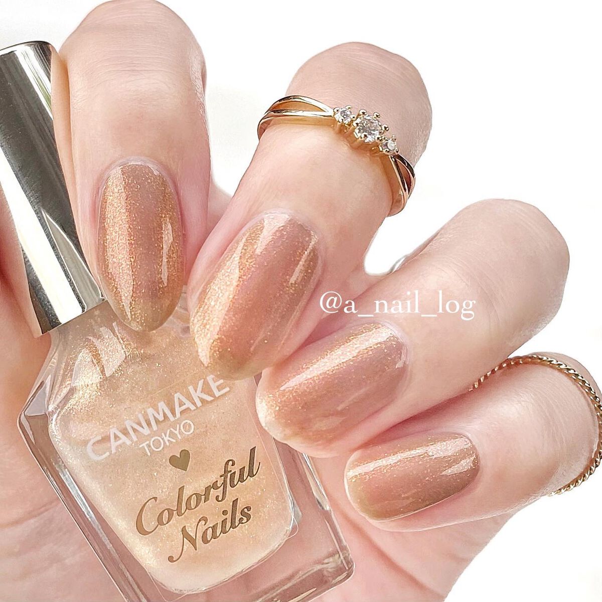 ■CANMAKE
#N69（ #ラディアントムーン ）
#N72（ #マロングラッセ ）

透けブラウンに
ラメを重ねたら可愛かった🌰✨

ㅤㅤㅤ

#セルフネイル #セルフネイル部 #ネイル #マニキュア #シンプルネイル #ブラウンネ