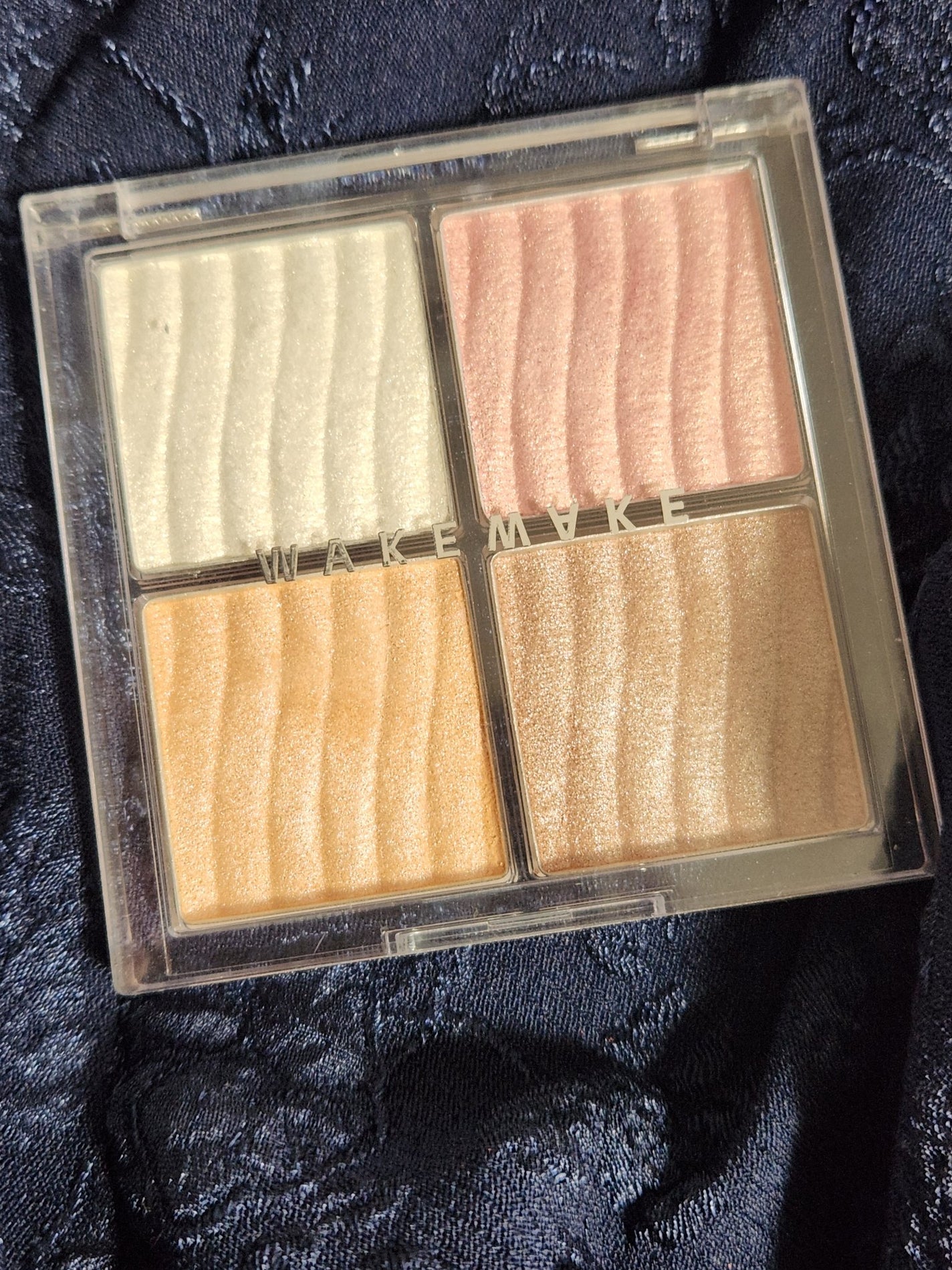 グロウコントゥアリングハイライターパレット/wakemake/パウダーハイライトを使ったクチコミ(3枚目)
