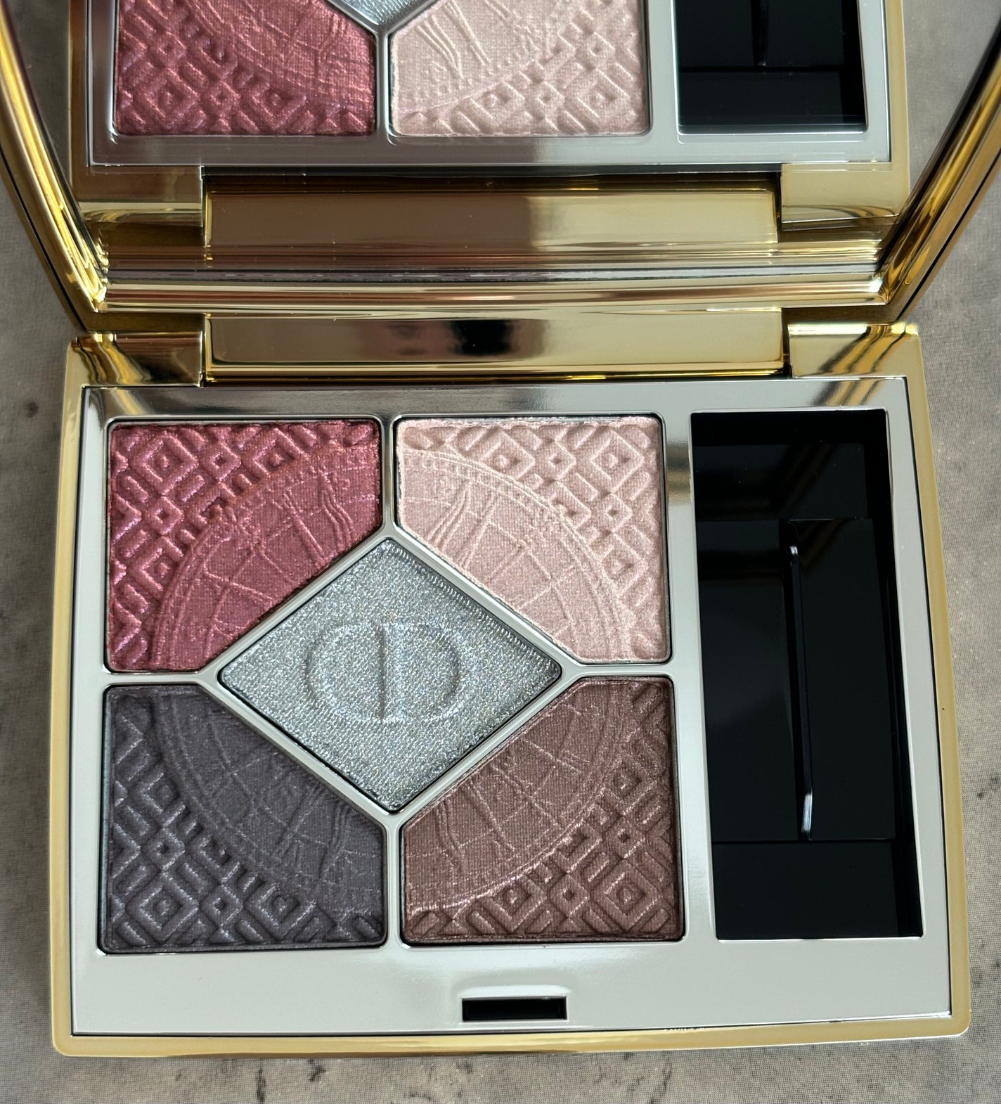 【旧】ディオールショウ サンク クルール(クリスマス コレクション 2024 限定品)/Dior/アイシャドウを使ったクチコミ(2枚目)