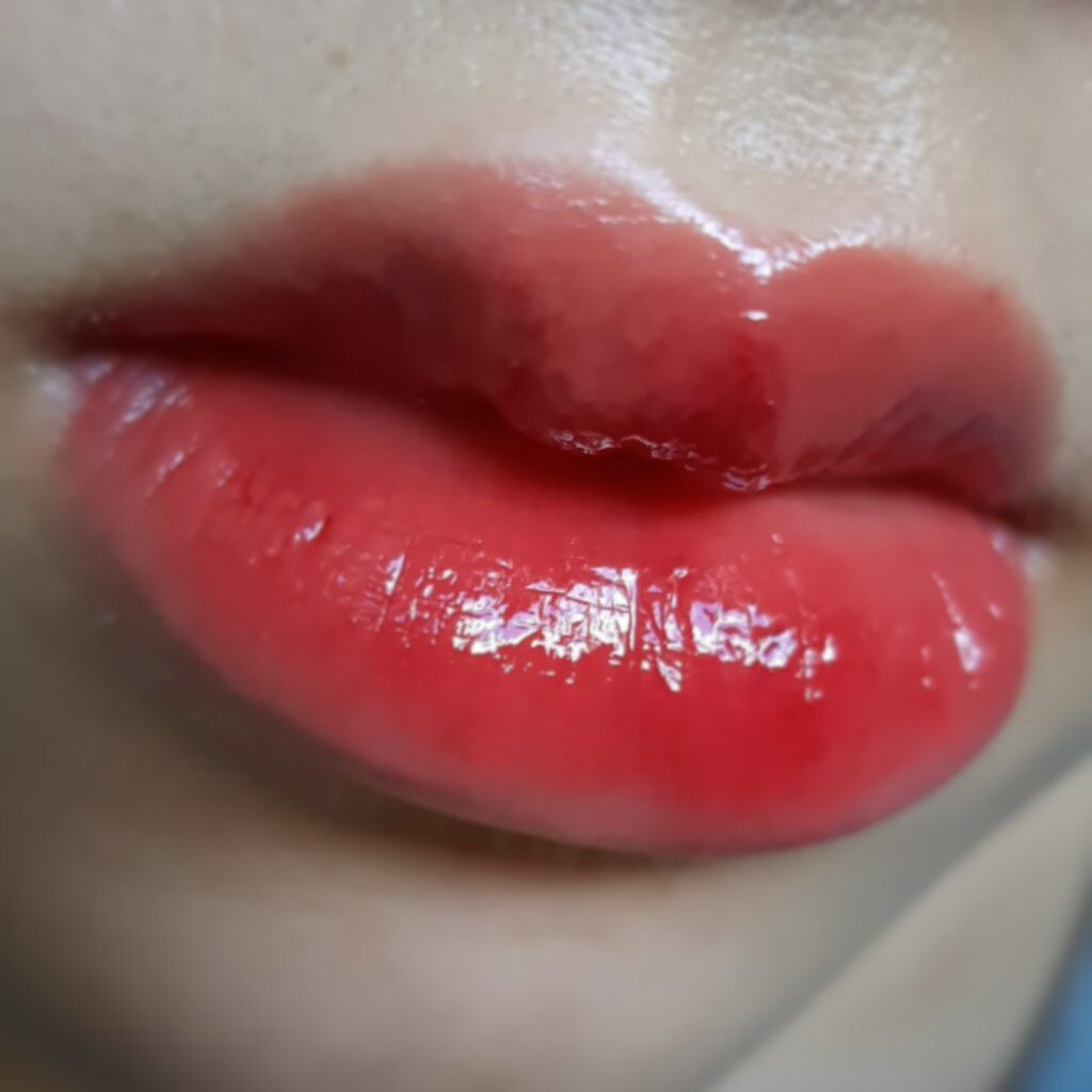 ジューシーラスティングティント/rom&nd/リップティントを使ったクチコミ（2枚目）