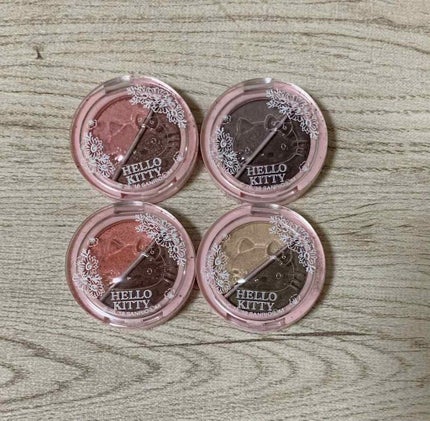 パウダーアイシャドウ ブルーミングキティ/DAISO/アイシャドウパレットを使ったクチコミ(1枚目)