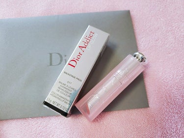 *Dior アディクトリップグロウ017*
前回001を購入し、唇との相性もよく、マスクでも落ちにくくお気に入りのアディクトリップグロウ。
オレンジよりの色がほしく、017ウルトラコーラルを購入。
01