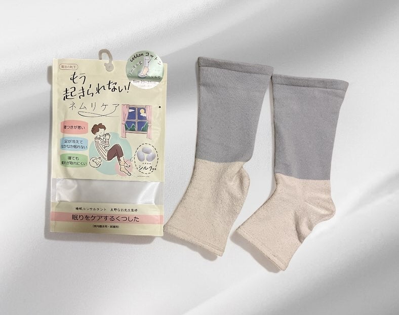 Bchan on LIPS 「もう起きれない眠りケア😴寝ながらつけられるということで気になっ..」(1枚目)