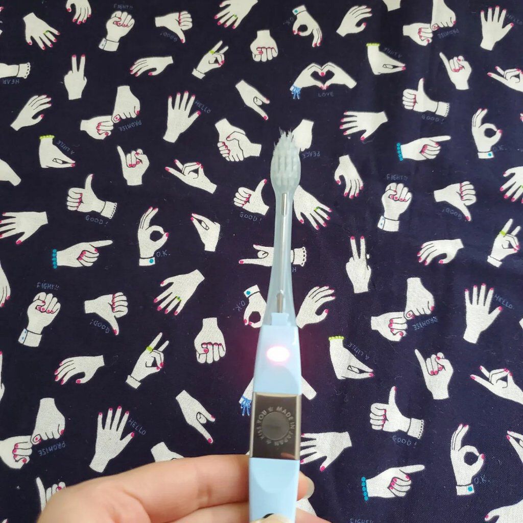 イオン歯ブラシ ionic(アイオニック)/アイオニック/歯ブラシを使ったクチコミ(4枚目)