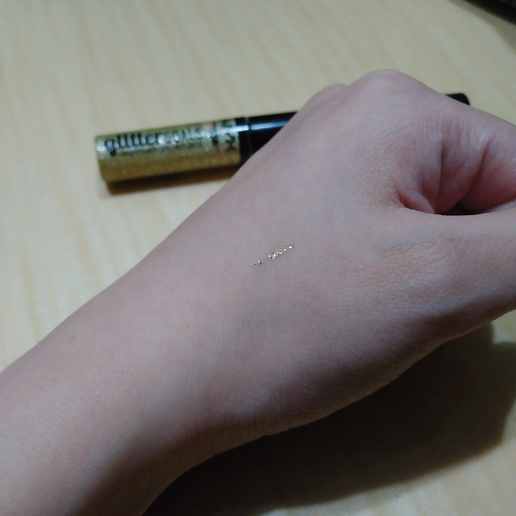 グリッター ゴールズ リキッド アイライナー/NYX Professional Makeup/リキッドアイライナーを使ったクチコミ（3枚目）