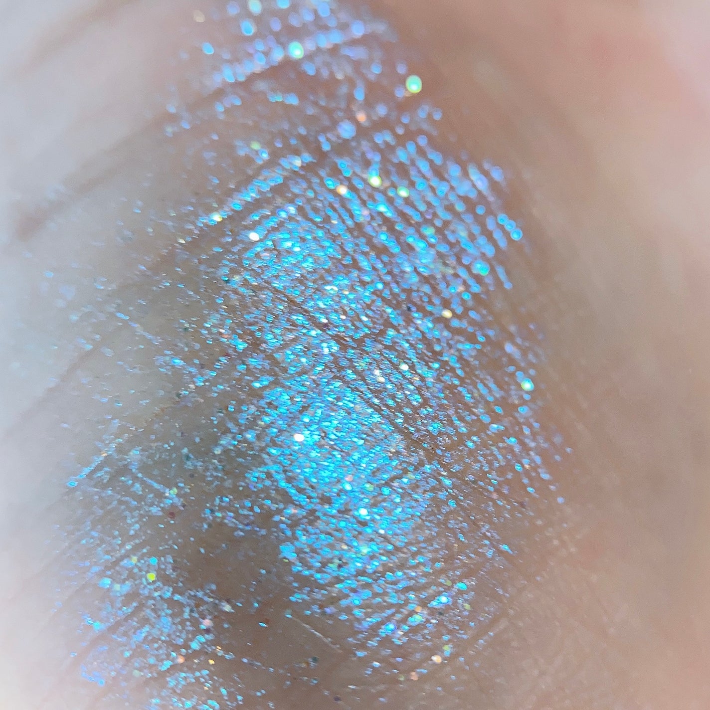 ダズルシャドウ リキッド/M・A・C/リキッドアイシャドウを使ったクチコミ(4枚目)