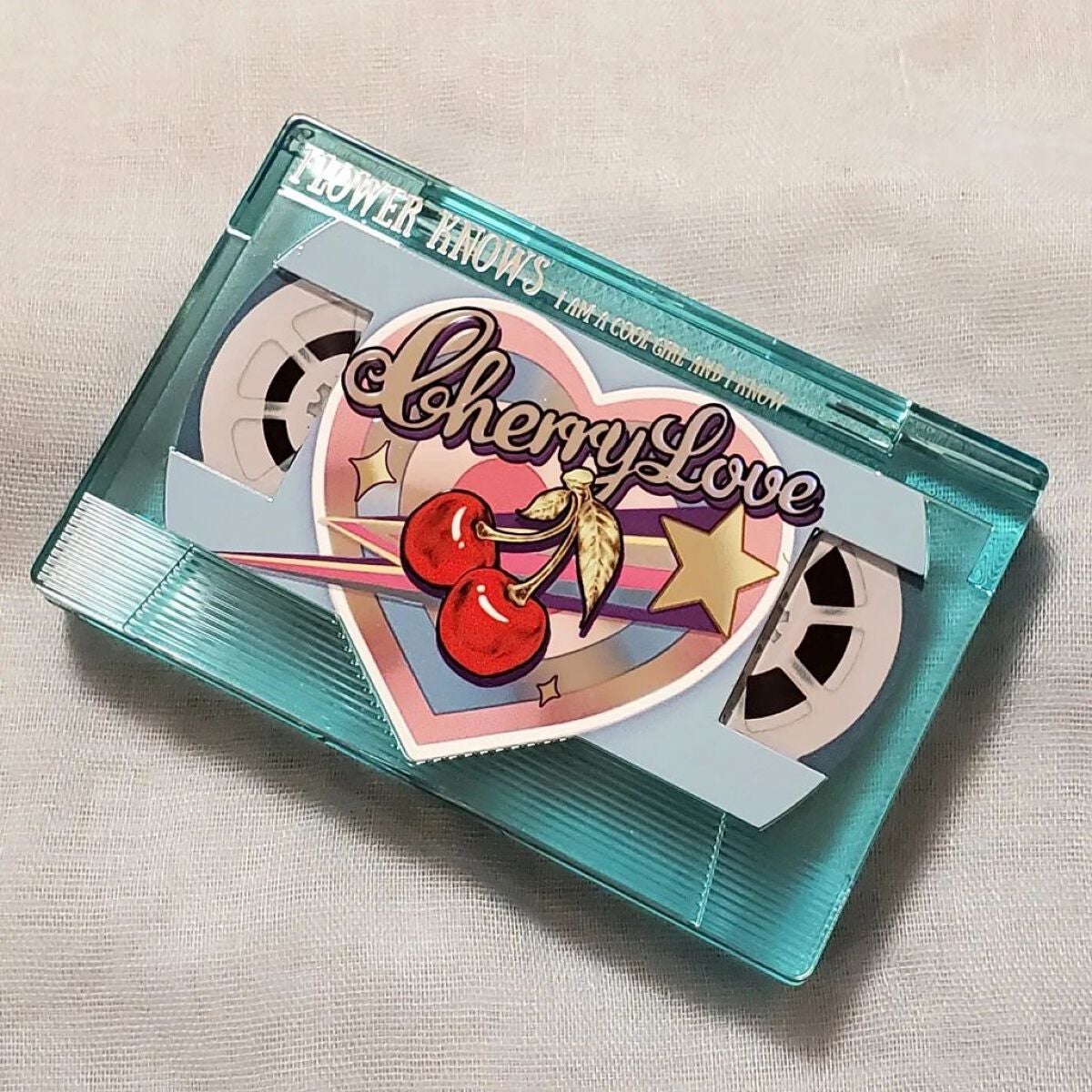 レトロマグネティック アイシャドウパレット/FlowerKnows/アイシャドウパレットを使ったクチコミ(1枚目)
