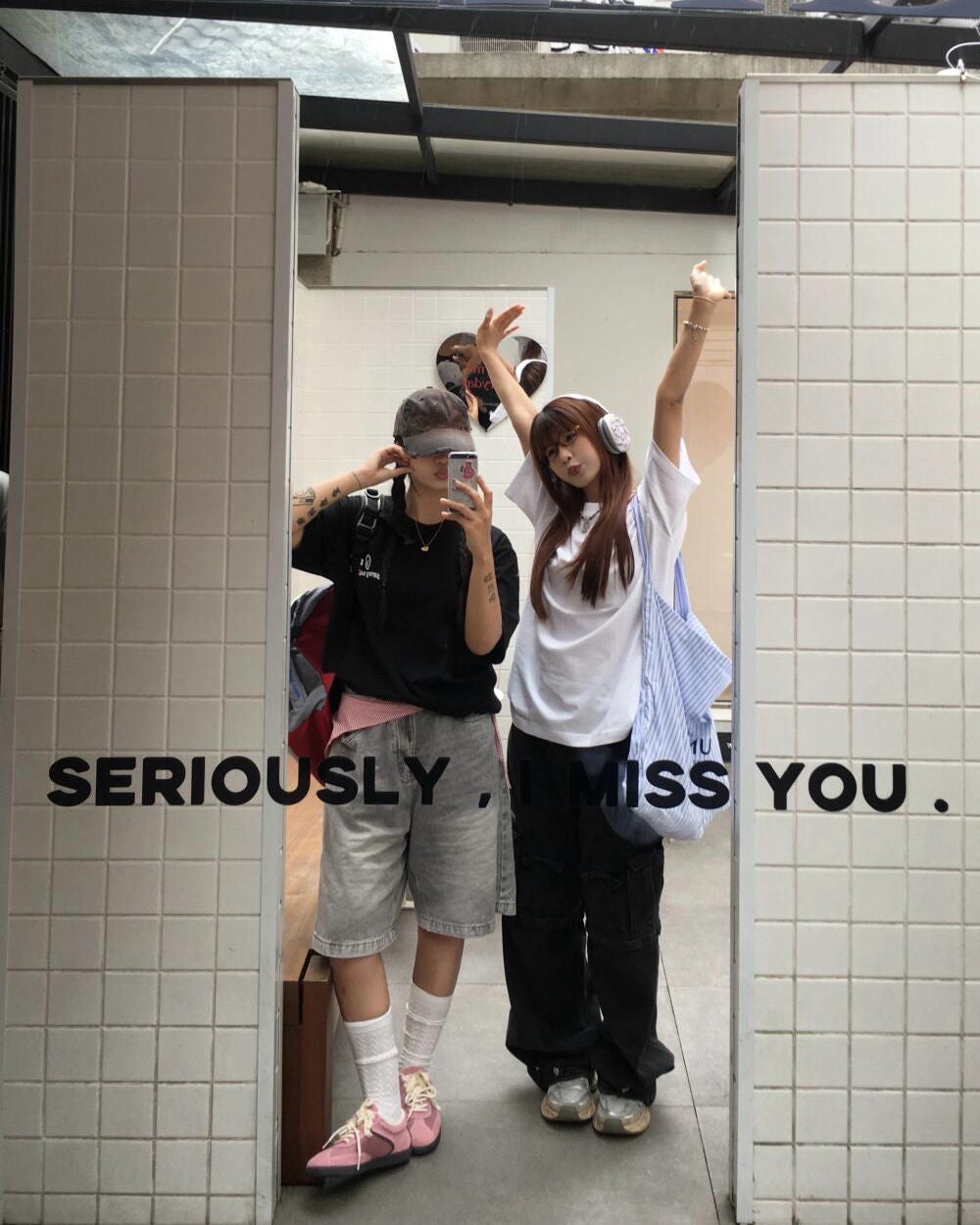 ひとみ on LIPS 「友達と会うのが楽しみです#コーデ#韓国雑貨#韓国コーデ#韓国フ..」(1枚目)