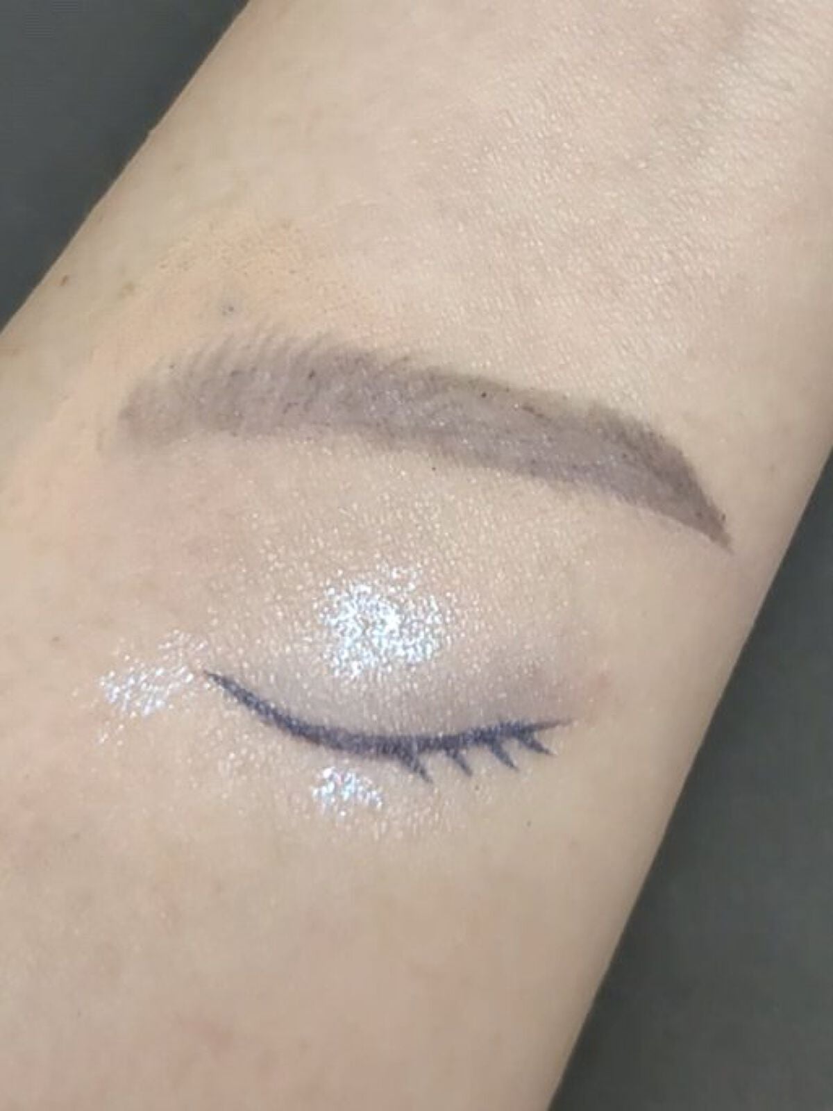 ダズルシャドウ リキッド/M・A・C/リキッドアイシャドウを使ったクチコミ(2枚目)