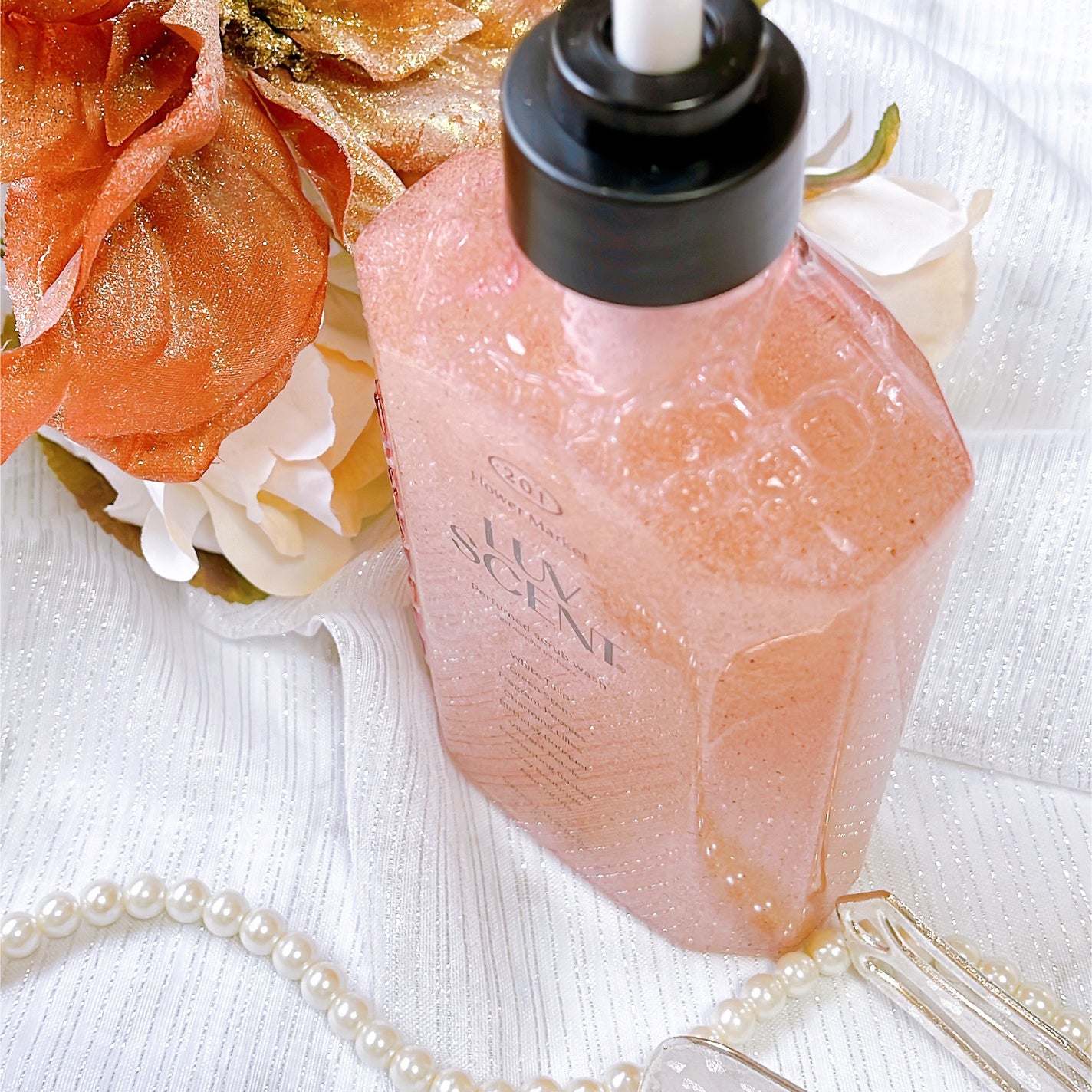 スクラブボディウォッシュ フラワーマーケット ホワイトチューリップ/LUV SCENT/ボディスクラブを使ったクチコミ(4枚目)