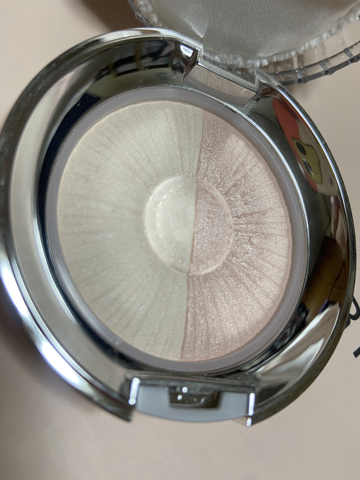 デュアル ルーセントグロウ　セッティングパウダー 01 lucent beige/JILL STUART/プレストパウダーを使ったクチコミ（2枚目）