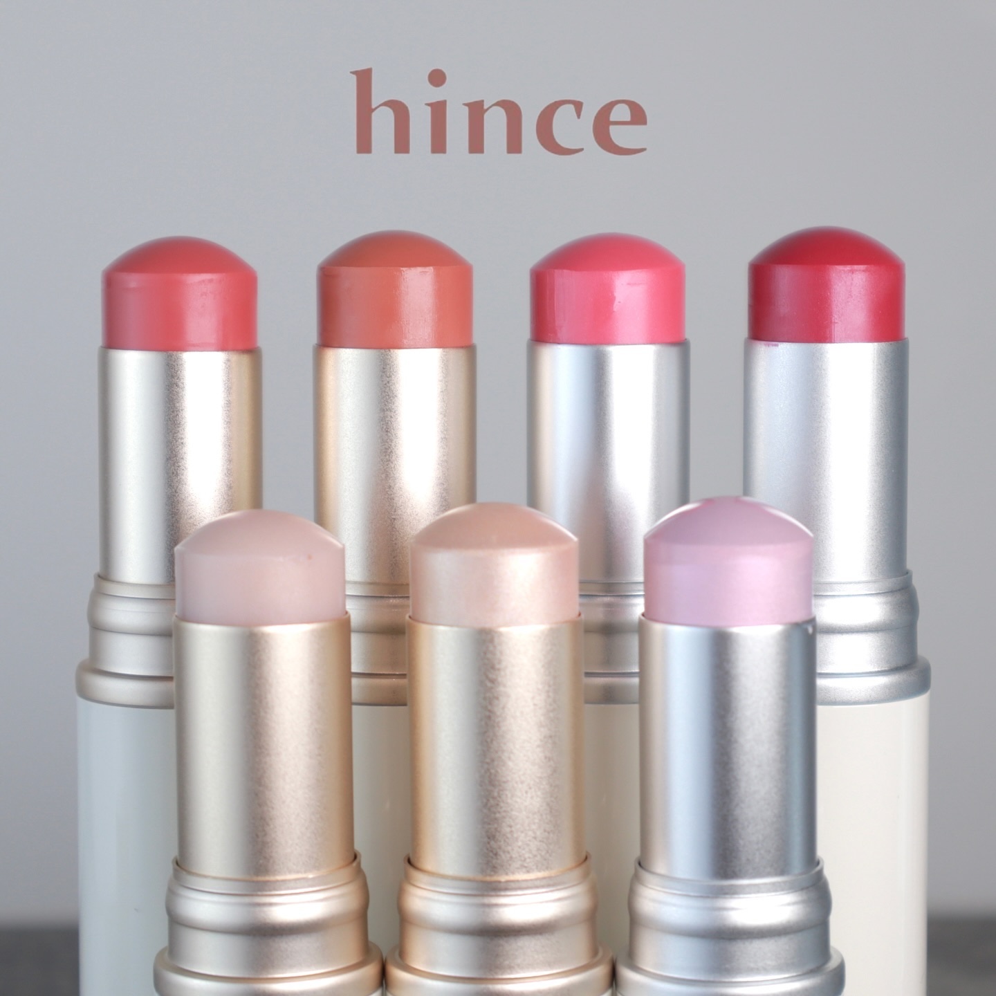 11/14発売の新色を含めた「トゥルーディメンションラディアンスバーム」の全7色スウォッチ✔︎

新色3色はクールな青みカラーが揃ってます💘

まるで肌の奥から輝いているような、"ちゅるんと"塗れツヤ肌を演出してくれます🫶🏻

▼カラ