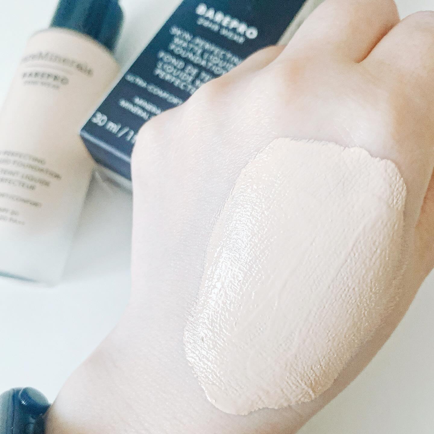 ベアプロ 24HR リキッド ファンデーション フェア 10 ニュートラル/bareMinerals/リキッドファンデーションを使ったクチコミ（3枚目）