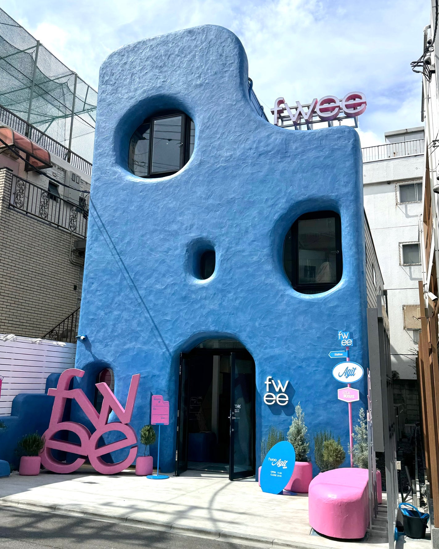 本田ユニ on LIPS 「新大久保にできたfweeの店舗へ行ってきた!フィーのコスメが全..」(1枚目)