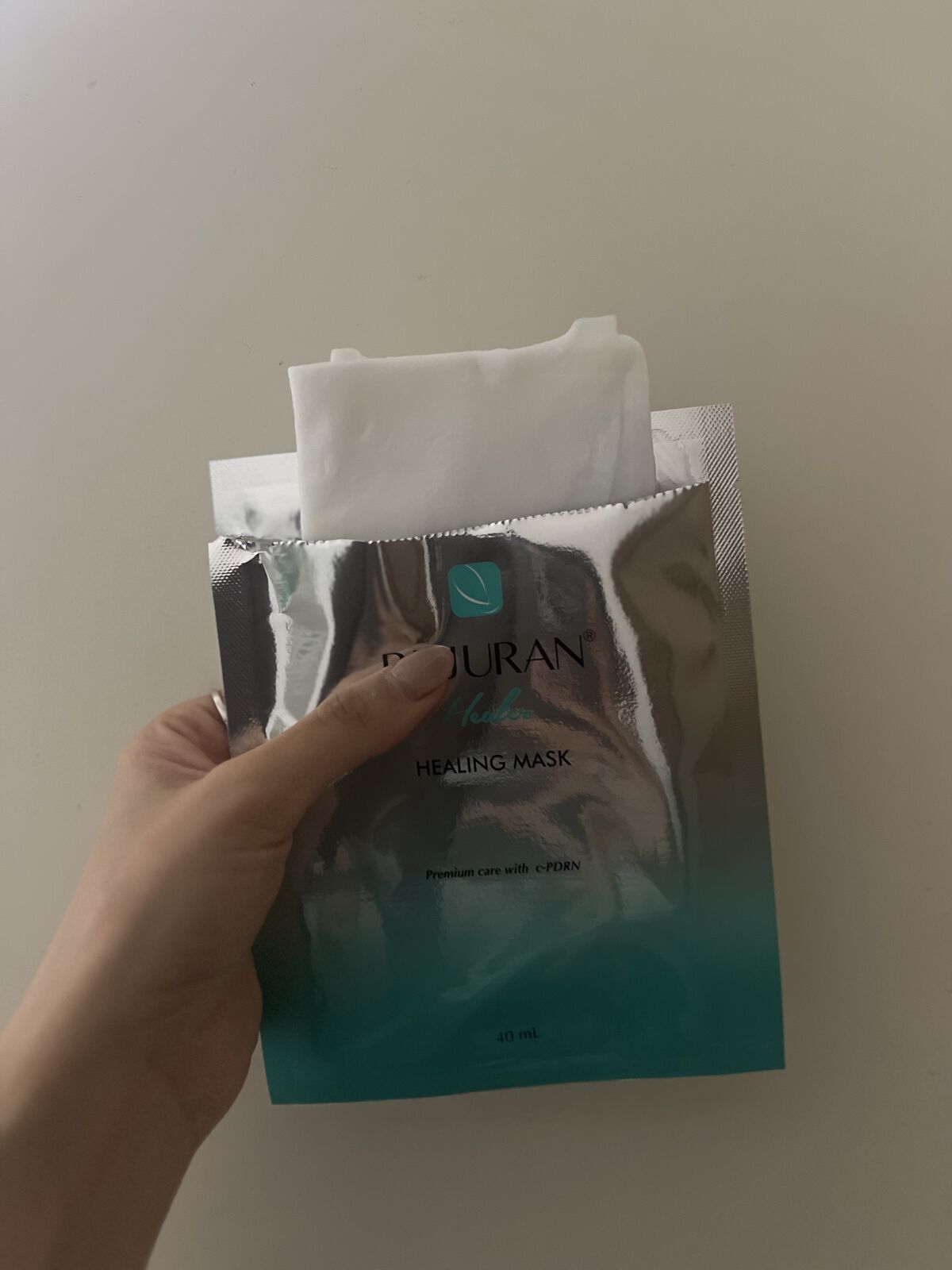 REJURAN モイスチャートリートメントマスク(23ml×5枚入り)/REJURAN COSMETICS/シートマスク・パックを使ったクチコミ（2枚目）