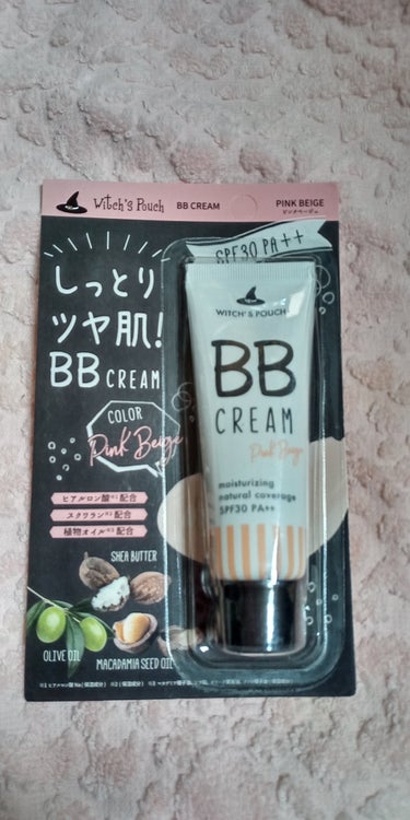 LIPSで送料対策で買いました。

プールに通っていてサッと塗れるBBクリーム、かつ小さいパッケージのものが欲しくて。

とても柔らかいテクスチャで伸びがいいんですが、
その分カバー力は低いです^^;

でも普段使いにはいいかな。

飽きっぽいのでサイズが小さいのも気に入ってます。
ポーチに入れてもかさばりません。

イエローベージュとピンクベージュがあって
ピンクベージュを選んだけど、
イエベなので普通にイエローベージュにした方がよかったかも？

#Witch's Pouch #BBクリーム #ピンクベージュ #LIPSで購入 #プチプラの画像 その2