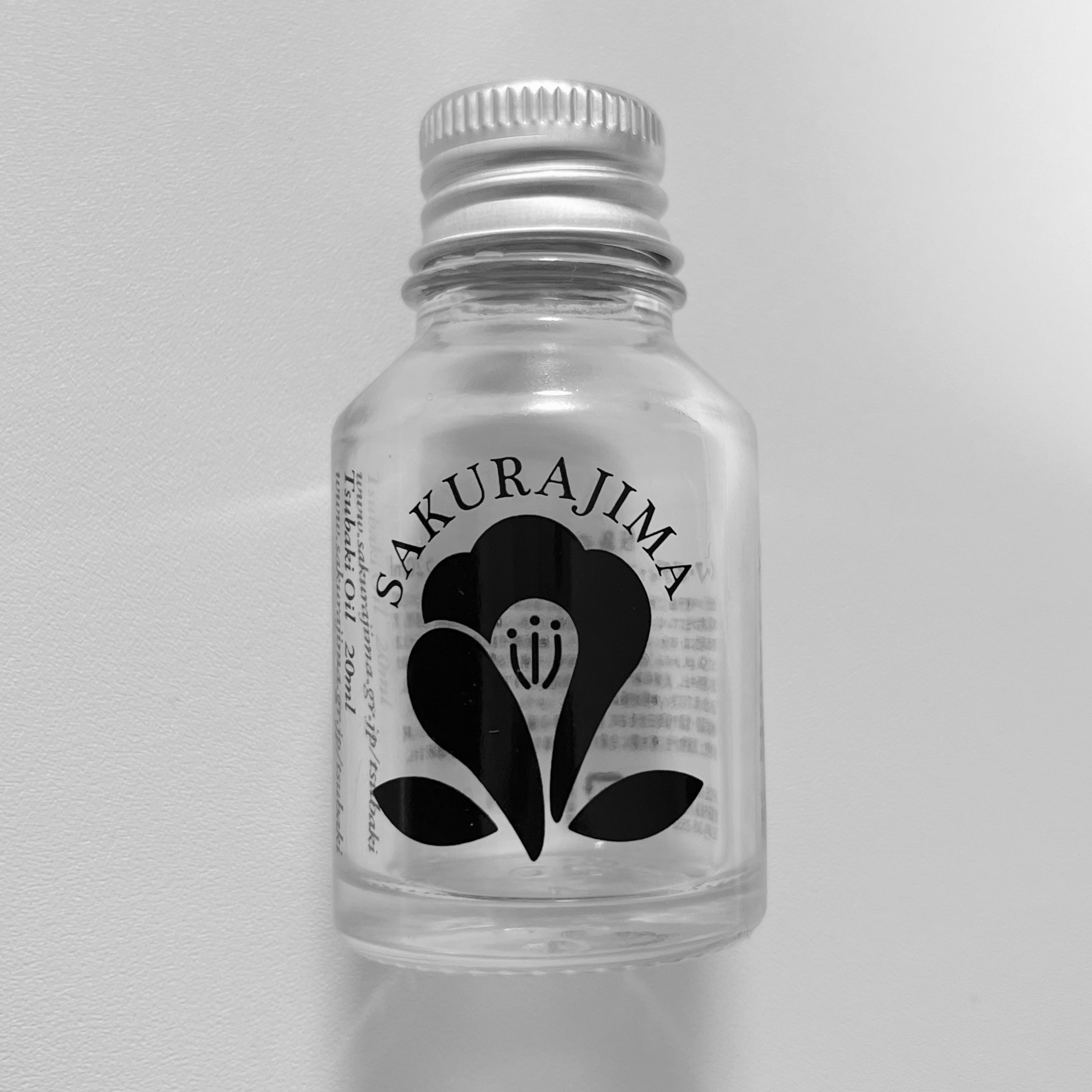 桜島ミュージアム　TSUBAKI OIL　ヘア・ボディ・フェイシャル用オイル

万能美容オイルとして有名な椿油ですが、鹿児島観光に行ったときにお土産として購入しました。

主にヘアオイルとして使い切りです。

私は縮毛矯正をしてる黒髪多毛ロ