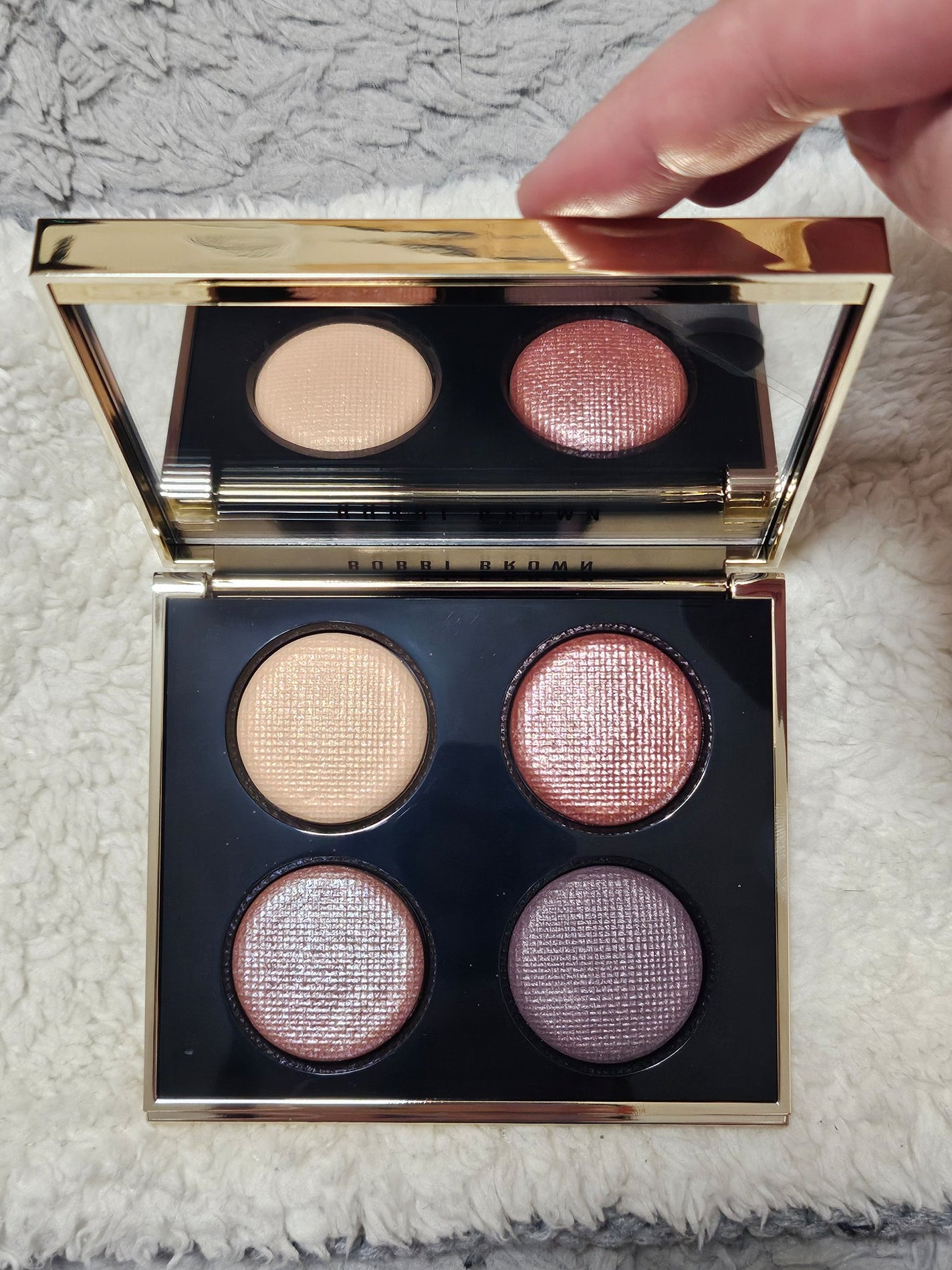 リュクス アイシャドウ クォード グロウ ウィズ ラブ コレクション/BOBBI BROWN/アイシャドウパレットを使ったクチコミ(4枚目)