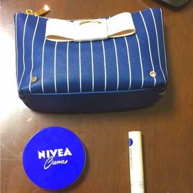 今回は、NIVEAシリーズです✨
前にも、NIVEAのリップを紹介しましたが、今回は、もう1つのリップとNIVEAの青缶を紹介します💎✨

まず、リップから💄
これは、ニベアディープモイスチャーリップで