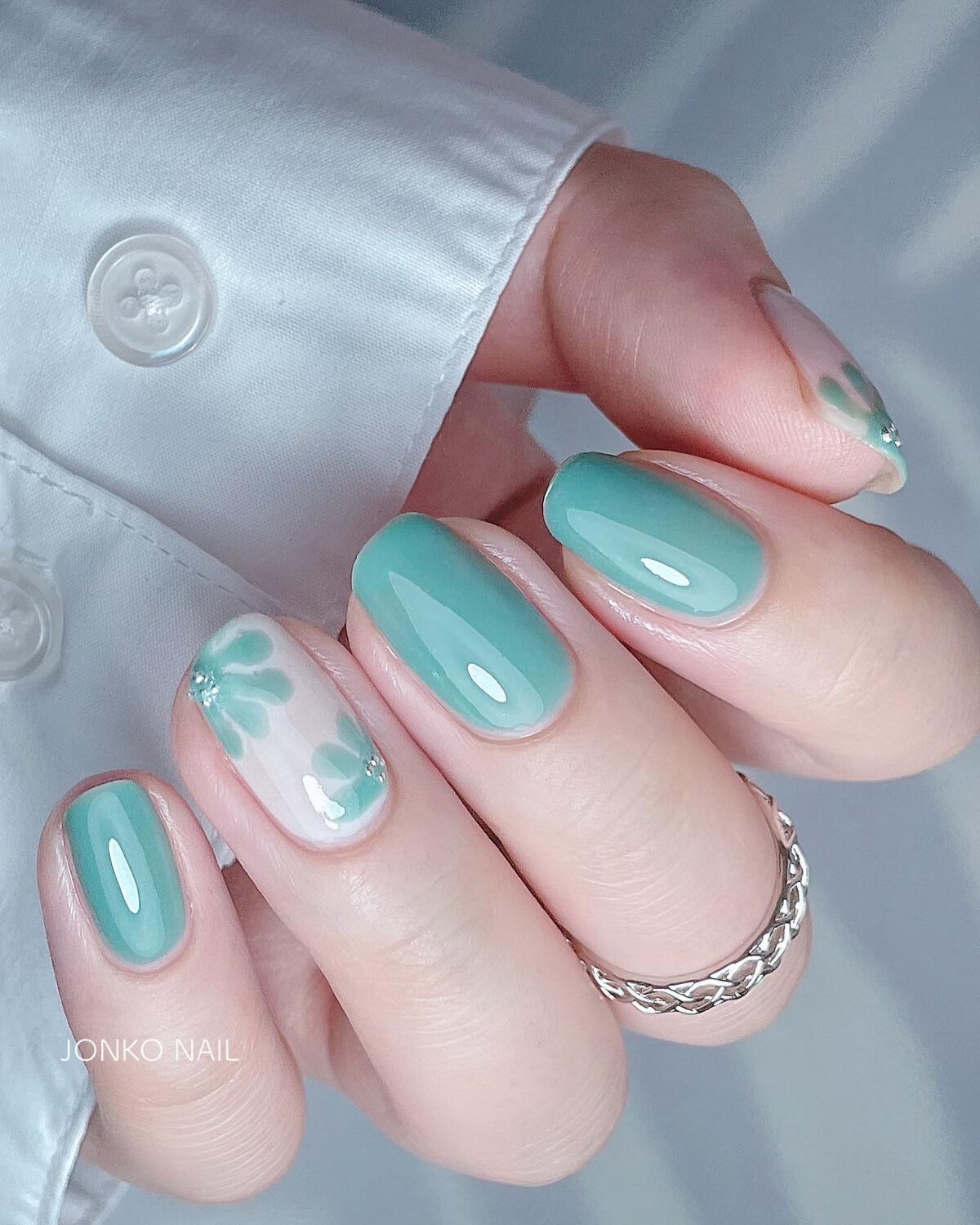 ミニネイル GN02 グリーンカルサイト/パラドゥ/マニキュアを使ったクチコミ（2枚目）