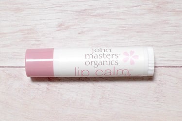 john masters organics リップカーム チェリーブロッサムのクチコミ「数量限定のサクラはほんのり甘い香り🌸
スティックはピンクだけど塗ると無色透明🫧

ミツロウ、ホ.....」（1枚目）