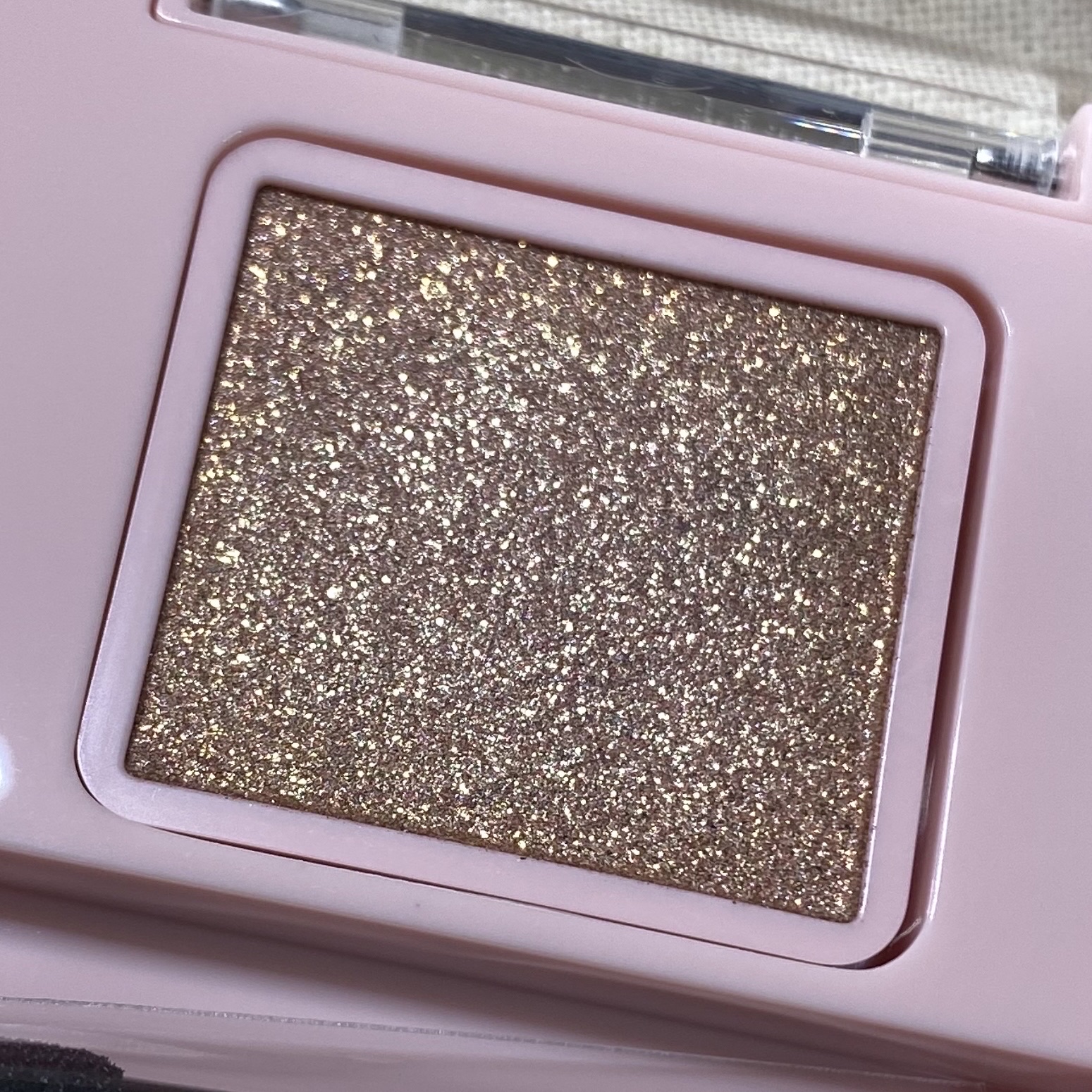 フーミー シングルラメシャドウ/WHOMEE/単色アイシャドウを使ったクチコミ（2枚目）