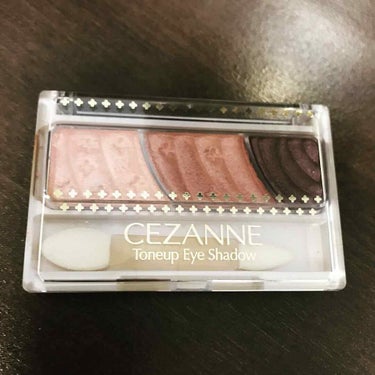 CEZANNE 
トーンアップアイシャドウ02

朝寝坊したときに
迷ったらこれを選んでしまいます！
捨て色がなくて仕事にも使いやすい
派手すぎず、でもキラキラしてて可愛い！

グラデーションしやすくて