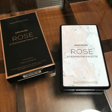 ベアミネラル ジェンヌード
アイシャドウパレット ROSE

これも買うか買わないかでかなり迷ったもの。
結局購入しました。秋冬に使いたくなる色で
パッケージからカラーの名前まで可愛い…！
メイク方法が