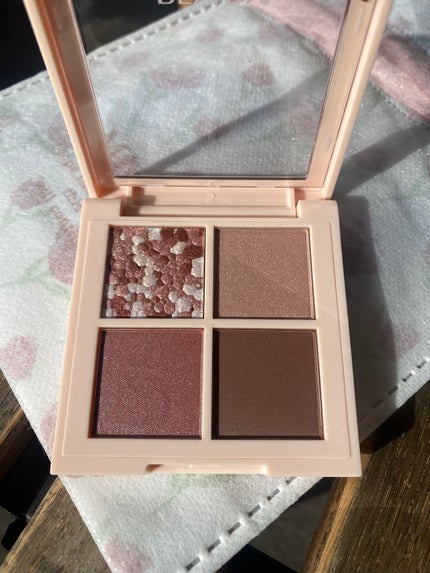 レブロン ダズル アイシャドウ クアッド/REVLON/アイシャドウパレットを使ったクチコミ(5枚目)