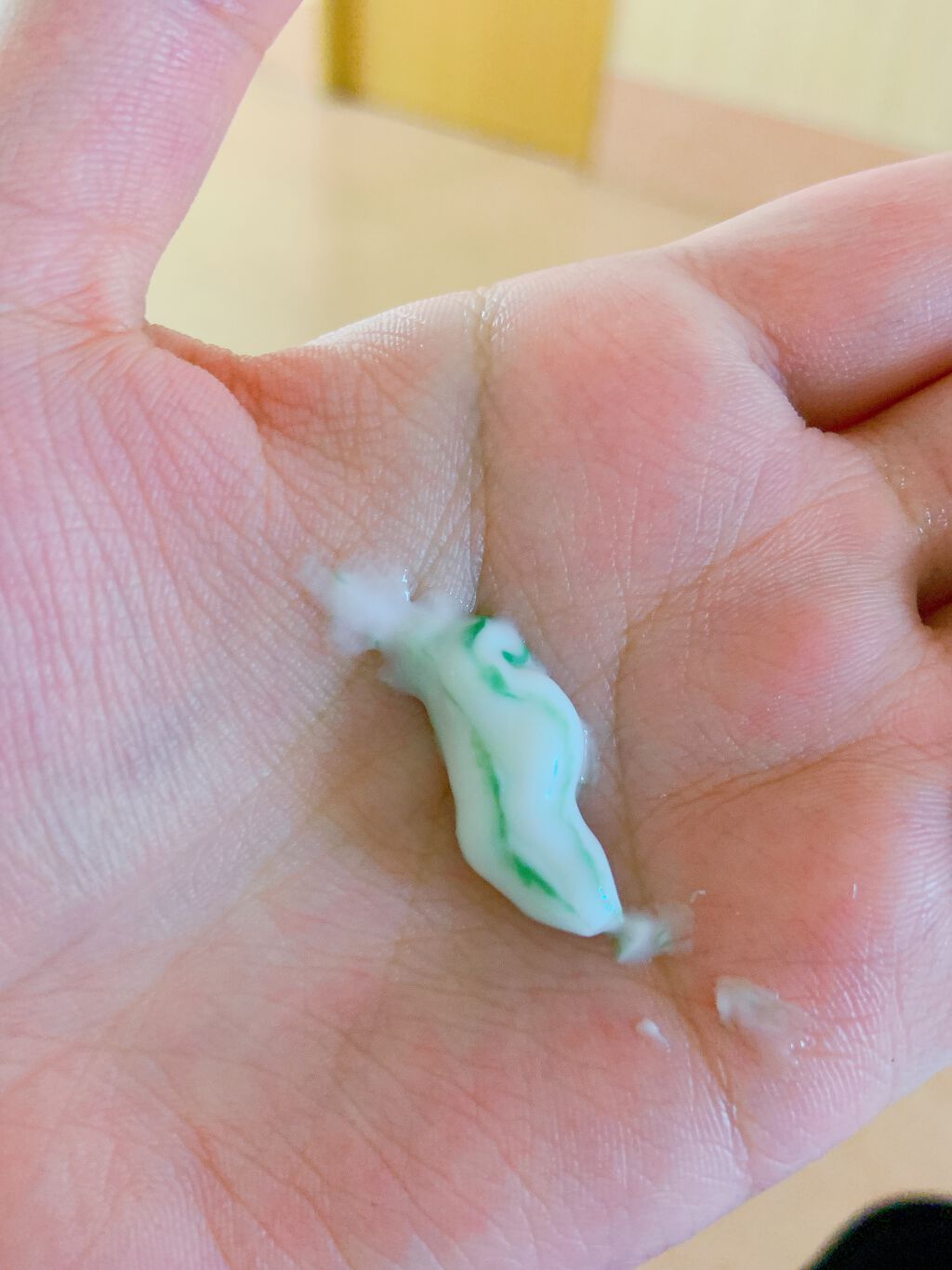 ヴァーベナ バイカラーハンドクリーム/L'OCCITANE/ハンドクリームを使ったクチコミ(2枚目)