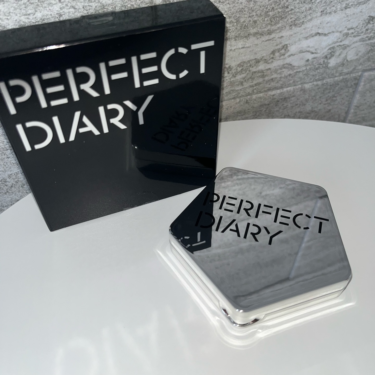 スターダストダイヤモンドハイライトパウダー/PERFECT DIARY/パウダーハイライトを使ったクチコミ（2枚目）