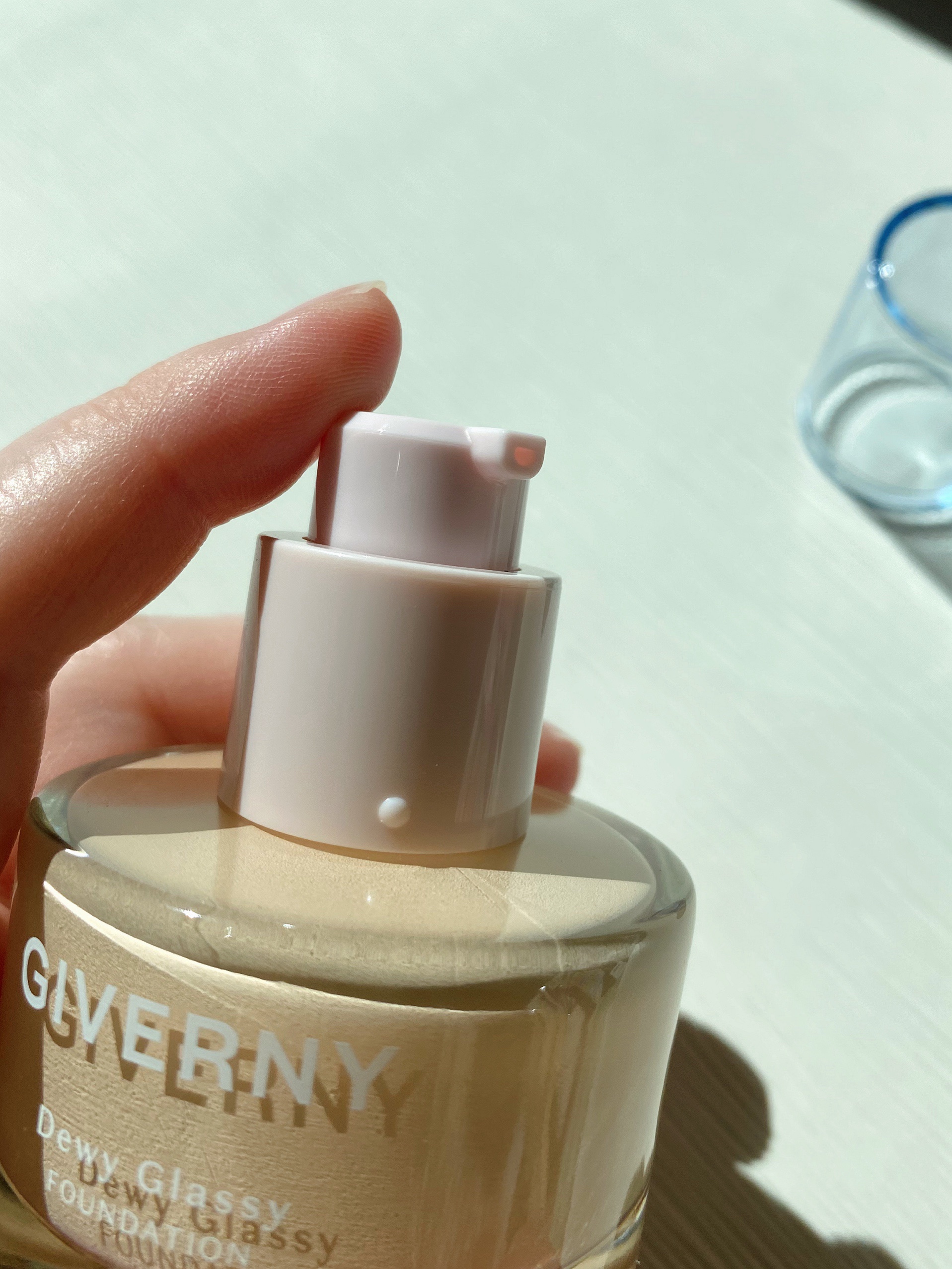 デューイグラッシュファンデーション/GIVERNY/リキッドファンデーションを使ったクチコミ（3枚目）
