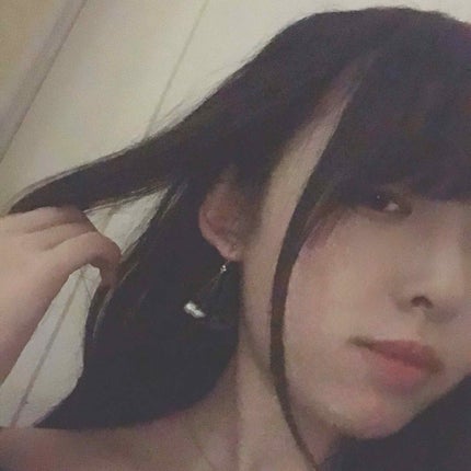 Haru on LIPS 「メンヘラっぽい🙃イヤリング可愛いから、撮っただけなのに。..」(1枚目)