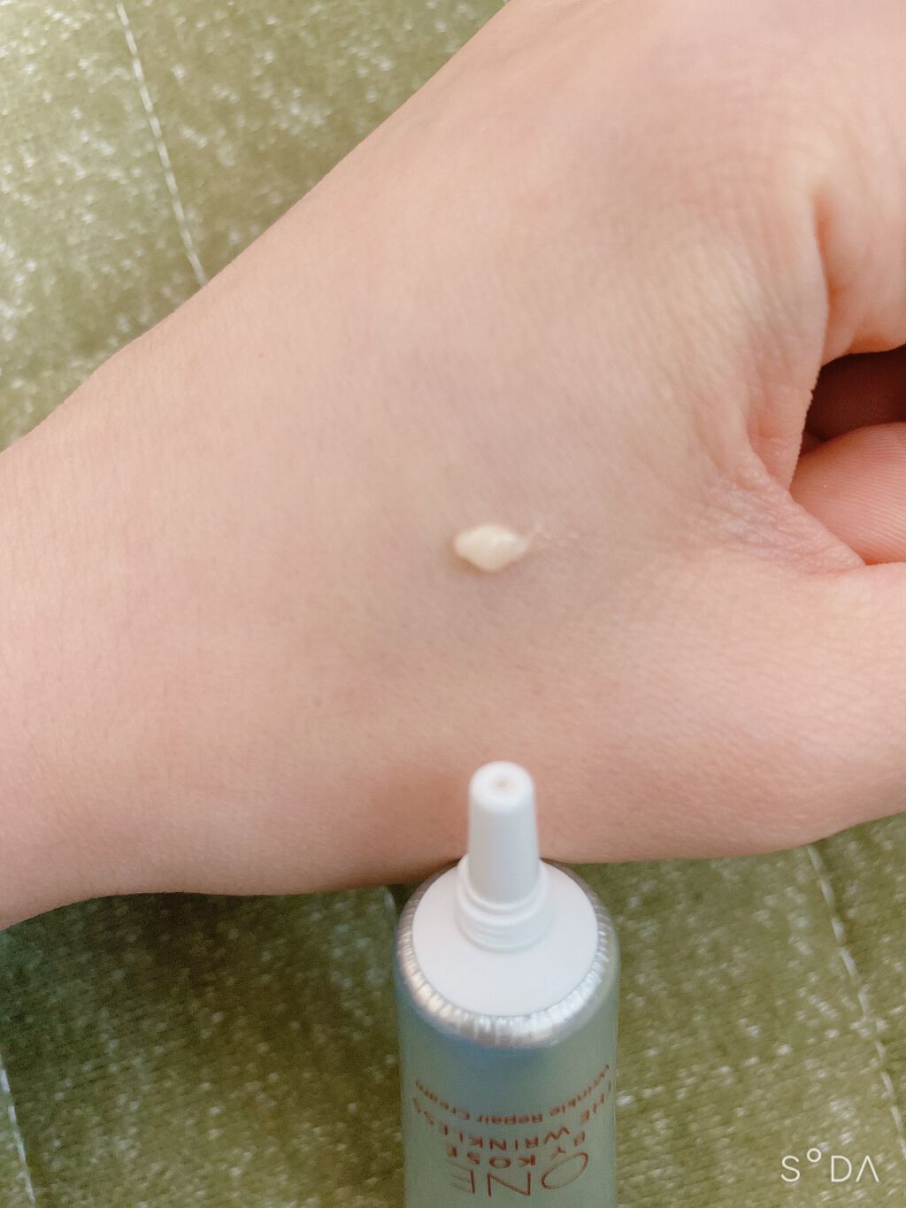 ONE BY KOSE ザ リンクレスのクチコミ「1500円で4週間お試し用を買ってみました！

もともとアスタリフトのアイクリームを使っていた.....」（3枚目）