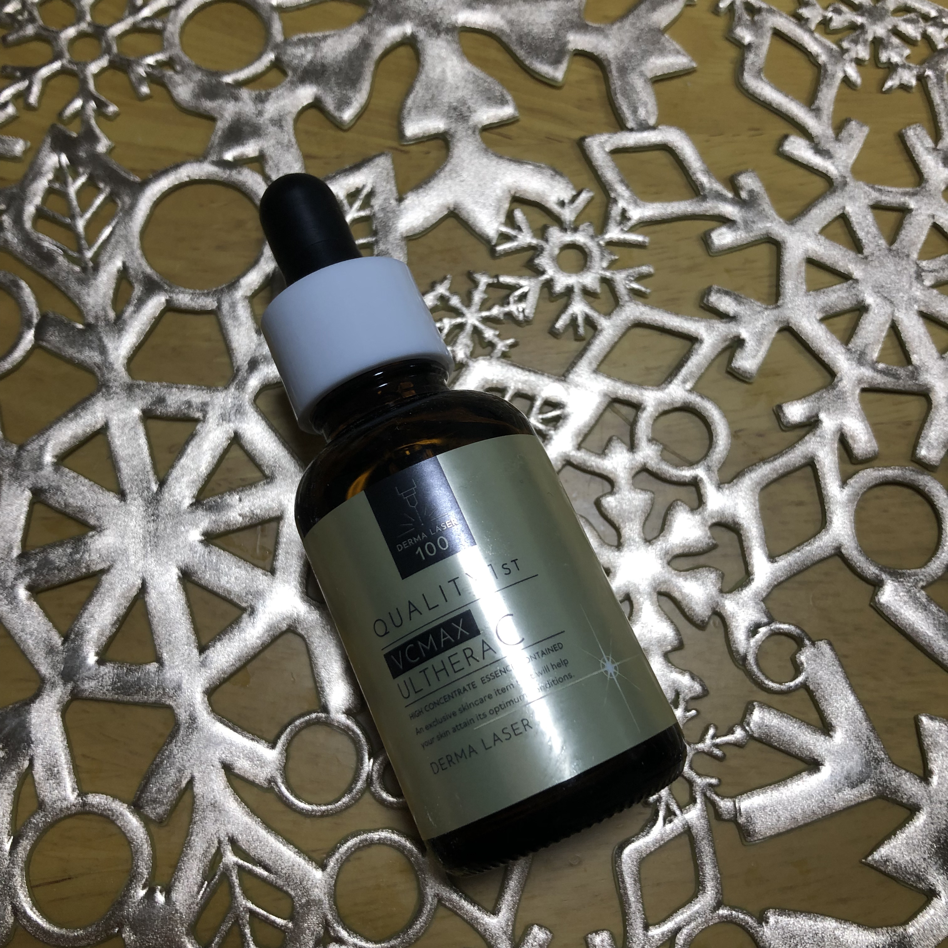 皆さん‼️
こんにっちわぁ🥰

皆さんの地域では雪は降りましたか❓❄️⛄️
今日の朝、雪がパラパラと降っていてビックリしましたぁ😳

今回は使ってよかった商品のご紹介✨
クオリティファースト
ダーマレーザー ウルセラC

４種類の高濃度