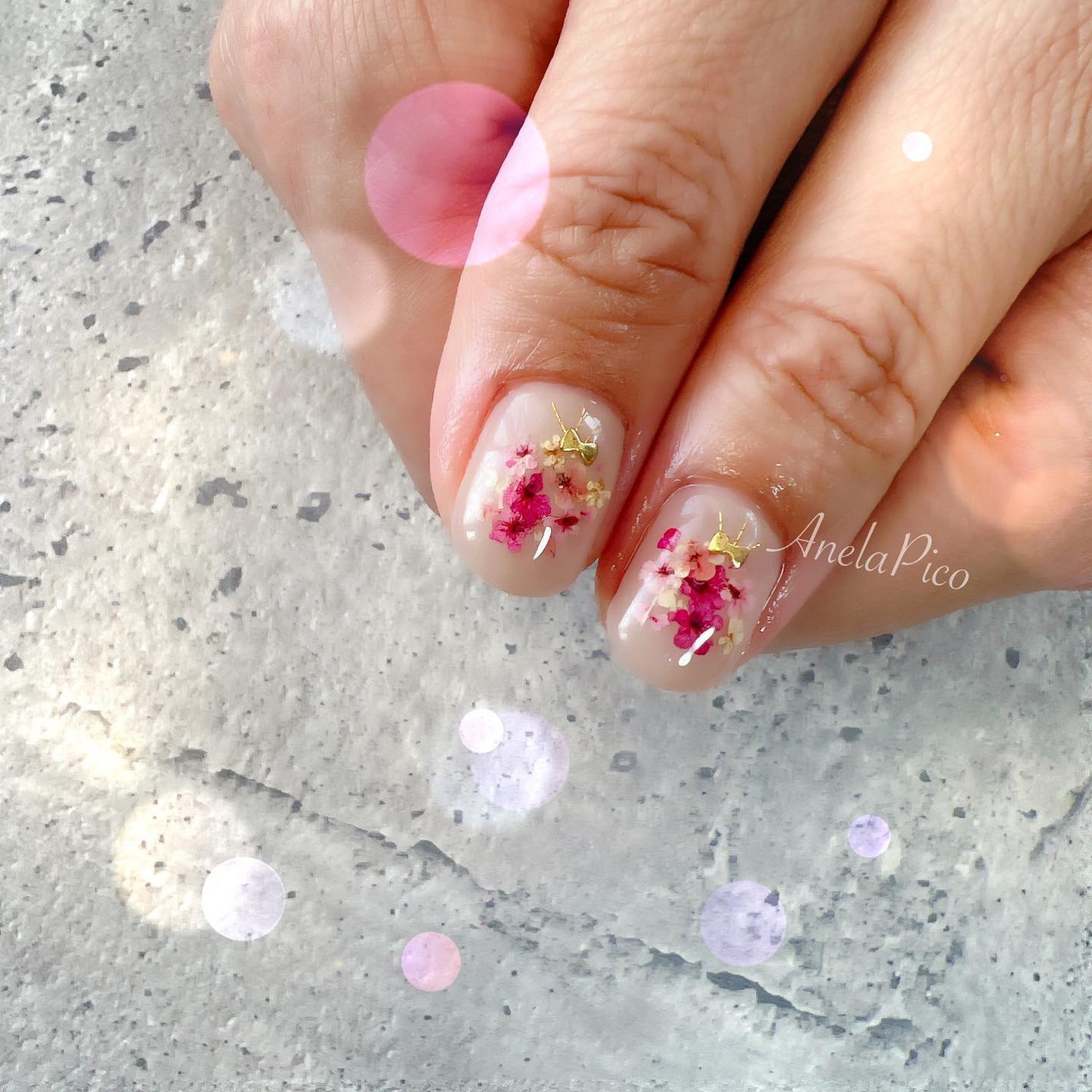 mamico on LIPS 「*お客様ネイル❤︎︎💅✨親指可愛い❤️押し花で作るブーケ💐..」(1枚目)