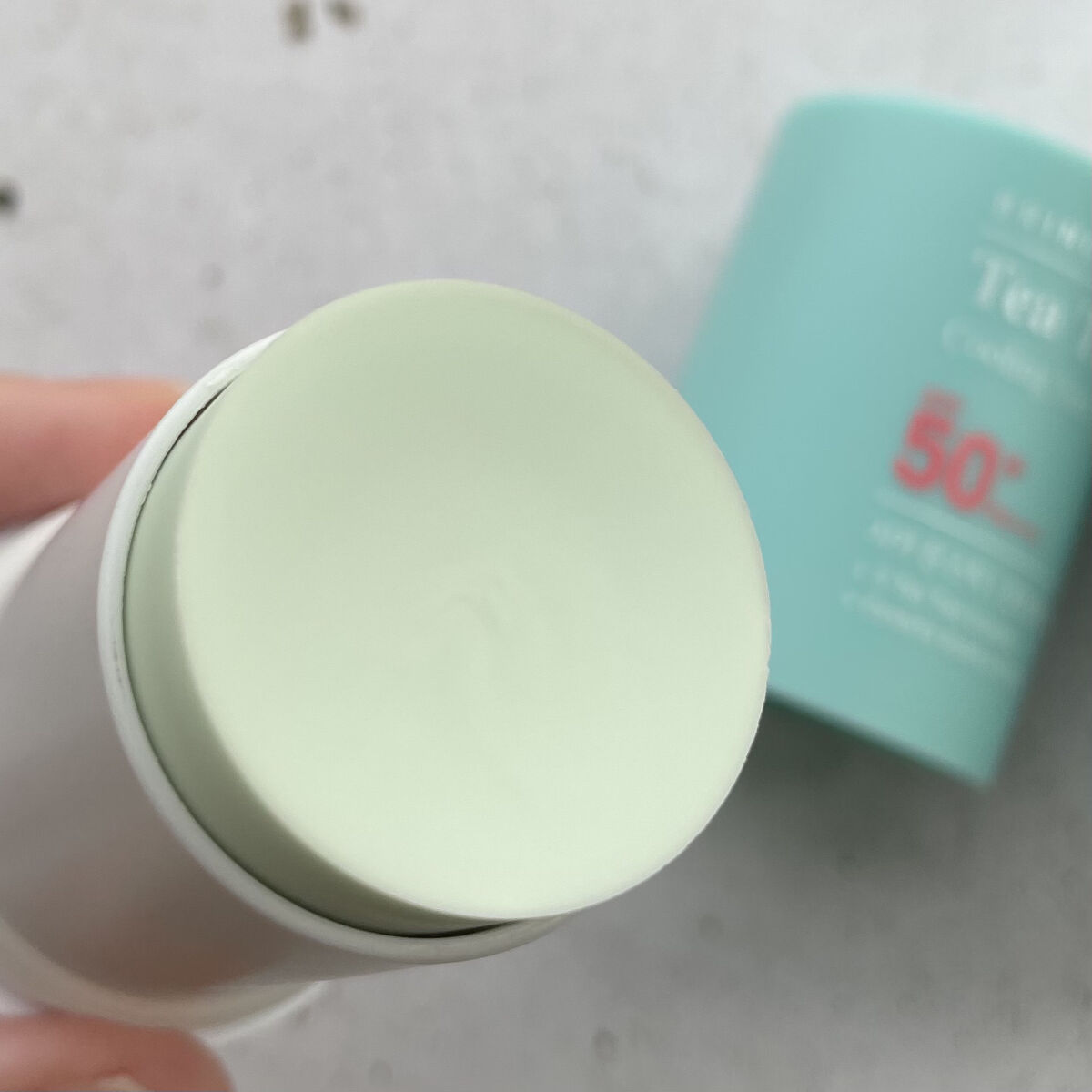 ティーツリー シカ クーリング サンスティック/BRING GREEN/日焼け止めスティックを使ったクチコミ（2枚目）