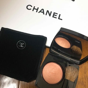 CHANEL♡ジュ コントラスト
370エレガンス
肌の色に合う感じのチーク。
ピンクとかオレンジとか
ぢゃない、大人な感じに仕上がります♡
セクシーな感じ😋