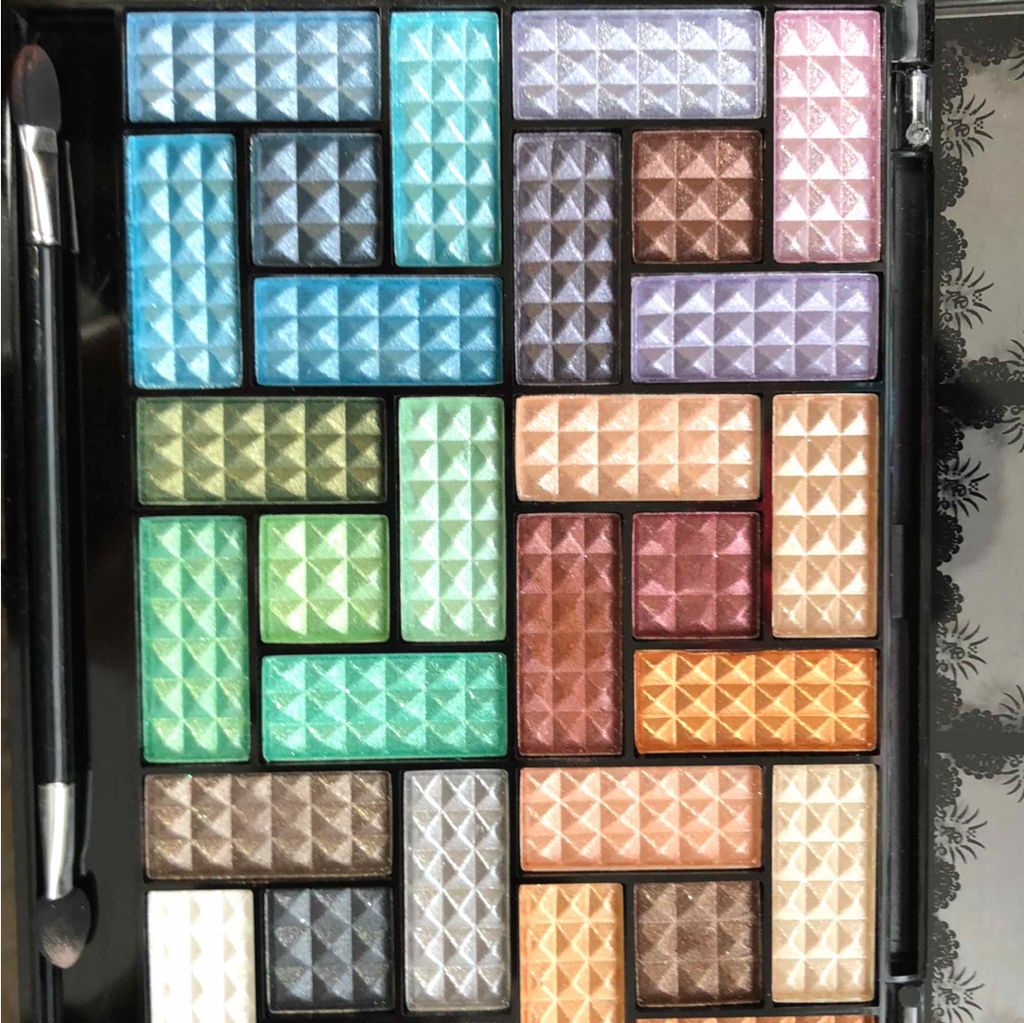 30COLORSEYESHADOWPALETTE/Dolly Angel/アイシャドウパレットを使ったクチコミ(1枚目)