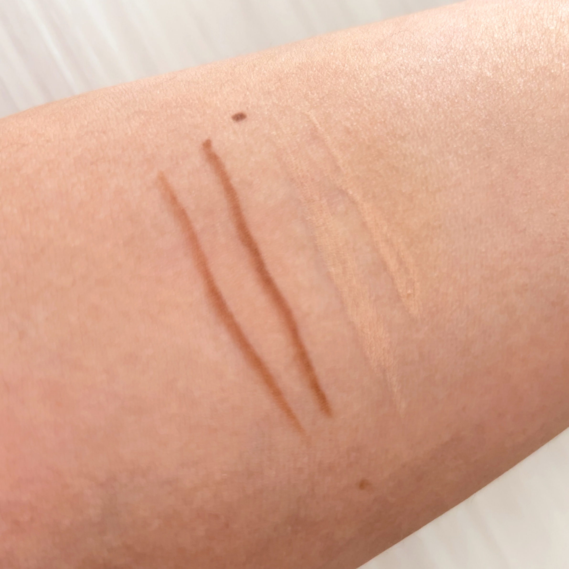 カラーグラム オールインワン涙袋メーカー 03 リアル(REAL)/Colorgram/ペンシルアイライナーを使ったクチコミ（3枚目）