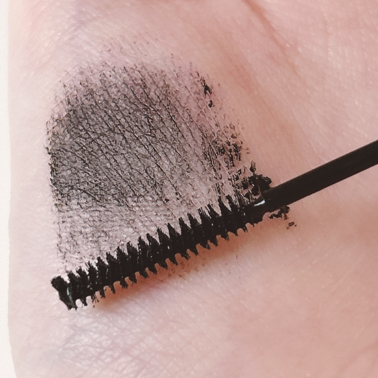 「塗るつけまつげ」自まつげ際立てタイプ/デジャヴュ/マスカラを使ったクチコミ（3枚目）