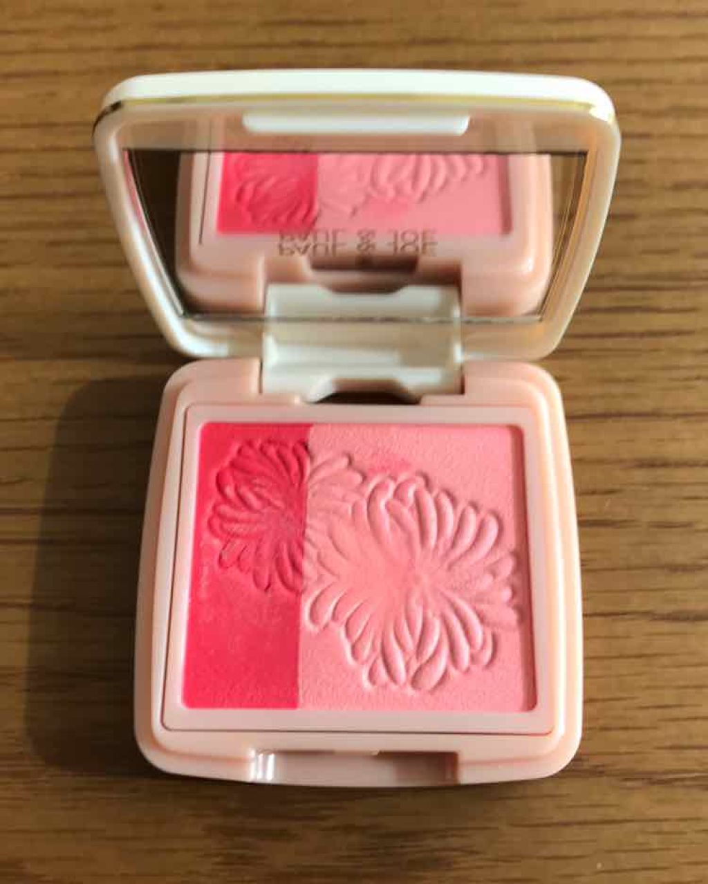 パウダー ブラッシュ/PAUL & JOE BEAUTE/パウダーチークを使ったクチコミ（1枚目）