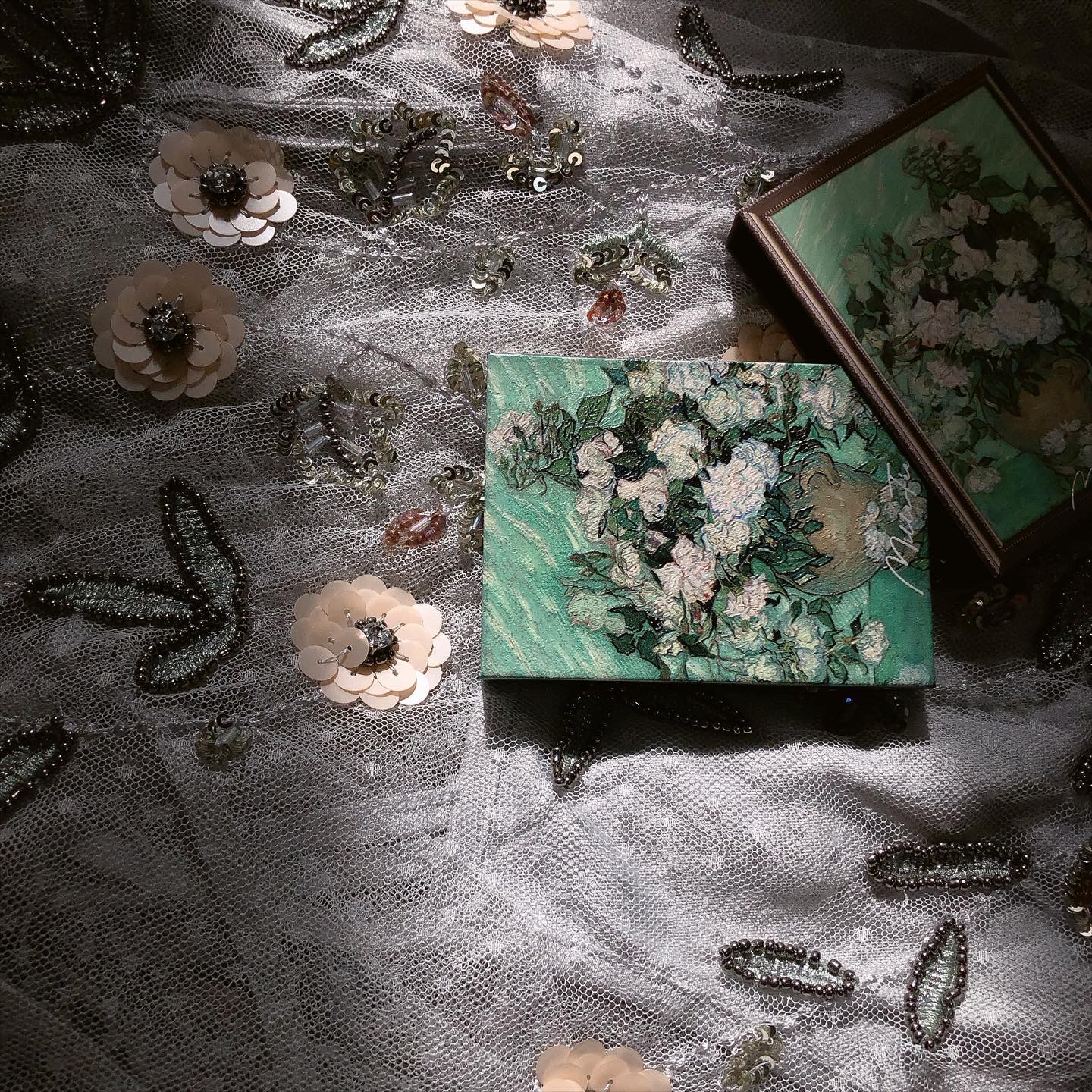 絵画アイシャドウパレット 10 バラのある花瓶/MilleFée/アイシャドウパレットを使ったクチコミ（1枚目）