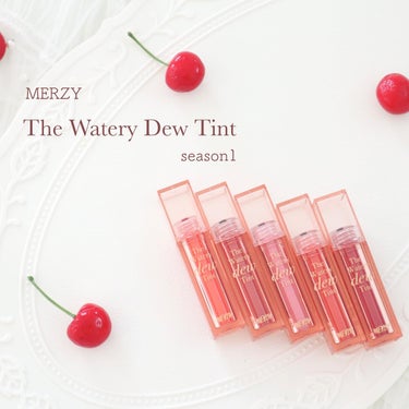 *
🍒
*

MERZY
The Watery Dew Tint
season1

☑︎ WD1. Spring Break 
☑︎ WD2. Bitten Rose
☑︎ WD3. Pink Haze
☑︎ WD4. Always Young
☑︎ WD5. Cherry Shot

*

SNSでバズってた ちゅるんリップ♡

アイドルメイクからインスピレーションを受けて
開発されたうるちゅるティントだよ♡

*

スウォッチ見てもらえば分かると思うけど、
つやっつやのうるうる🥹

常に潤ってるのにティントだから落ちにくくて◎

脱マスクだから高発色なのも嬉しい♡

*

自分に合う色が必ず見つかる色展開♡

私はイエベ春だからWD1が似合うかなと思うけど、
夏はブルベに寄せたコーデが多いからWD3付けたよ♡

チューリップみたいなピンクでかわいい🌷⸝⸝⸝

パーソナルカラーで選んでも良いし、
季節やコーデに合わせて選ぶのも良さそう♡

*

LOFTやオンライン公式ショップ
（Qoo10、楽天市場、Amazonなど）で買えるから
ちゅるんリップ探してみてね♡

*
*
*

#supportedbymerzy #マージー #MERZY #ザウォータリーデューティント #ちゅるんリップ #MERZYリップ #アイドルメイクの画像 その0