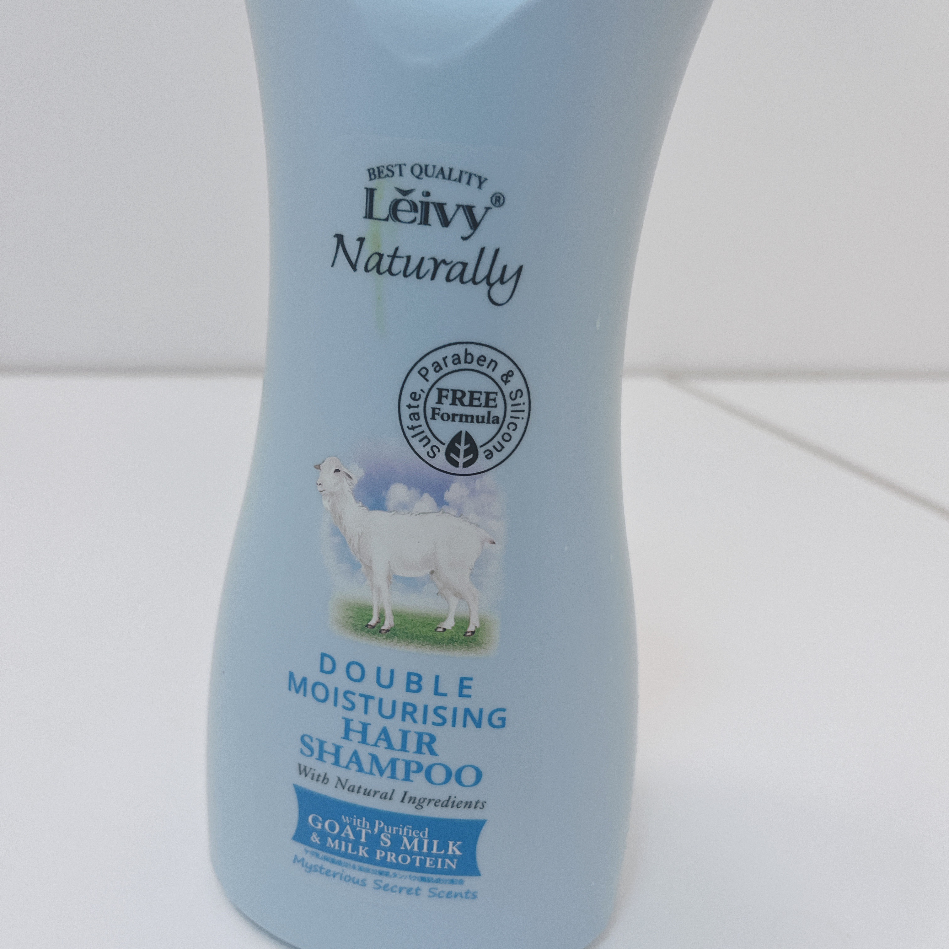 Leivy レイヴィー ヘアシャンプー ゴートミルクのクチコミ「Leivy　レイヴィー ヘアシャンプー ゴートミルク

最初全然泡立たんくて
なんやこれって思.....」（2枚目）