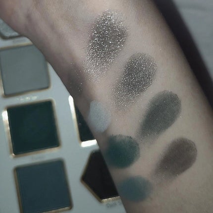 のいと on LIPS 「SHEGLAM星座アイシャドウパレットStrikingScor..」(6枚目)