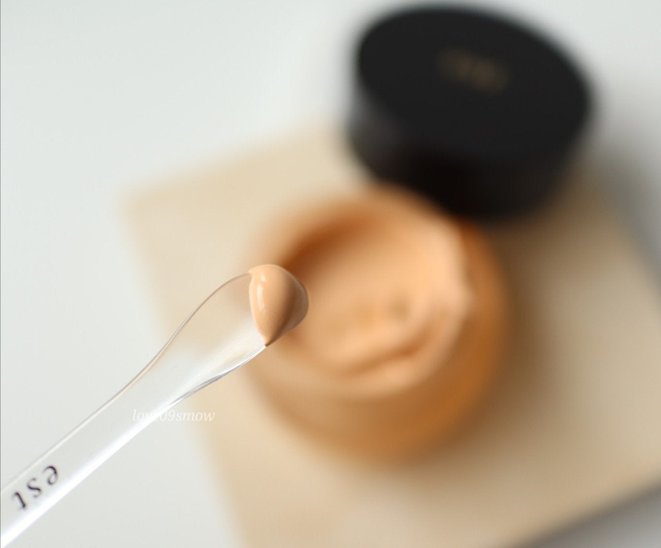 エスト フローレス コンシーリング クリームファンデーション/est/クリーム・エマルジョンファンデーションを使ったクチコミ(3枚目)