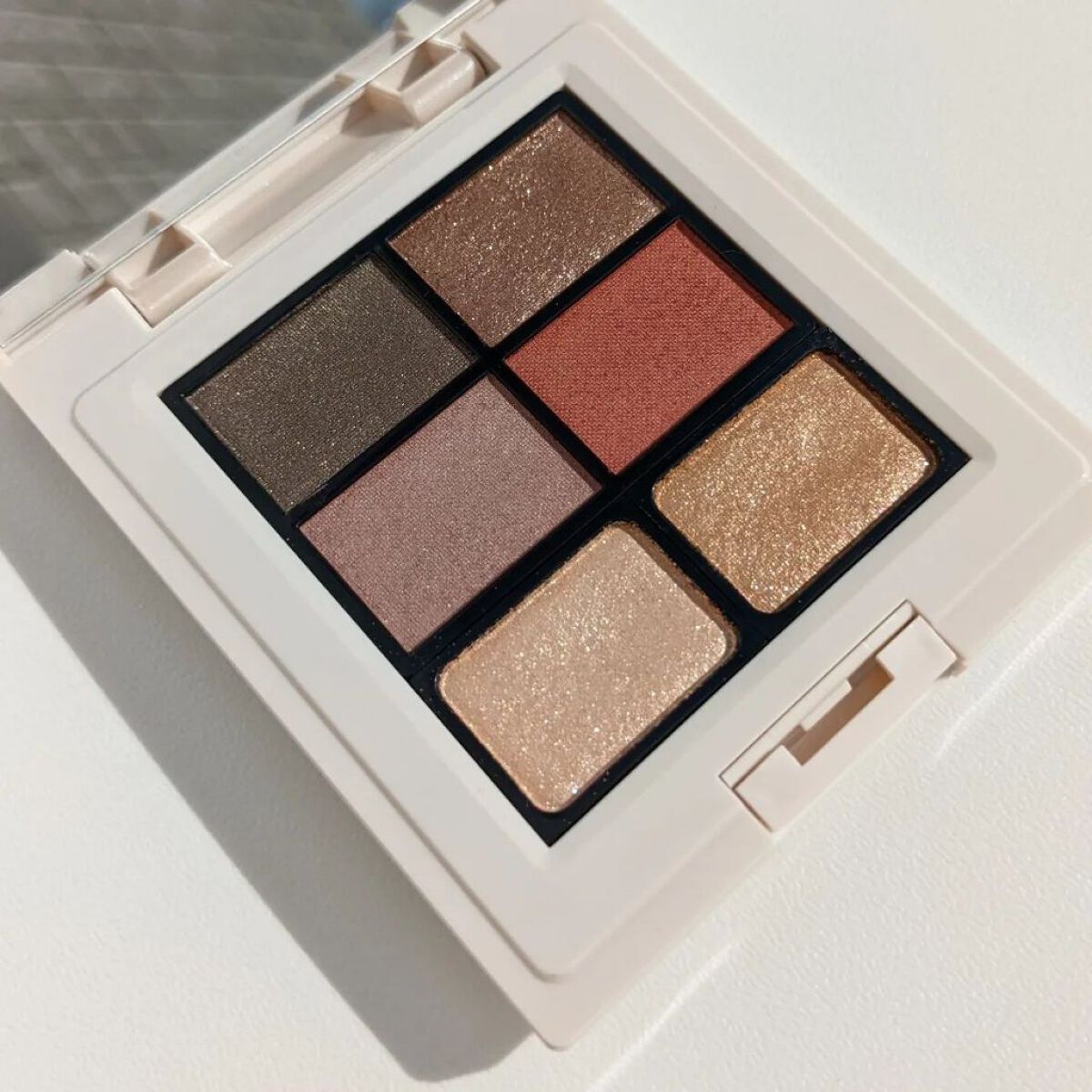 ミネラルクラッシィシャドー2022CF ビタークチュール/エトヴォス/アイシャドウパレットを使ったクチコミ（1枚目）