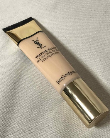 YVES SAINT LAURENT
ラディアント タッチ オールインワン グロウファンデーション
カラーB20


素肌感、保湿力が少しあり、かつ自然なツヤがでるファンデです。


特徴🌱
・SPF2