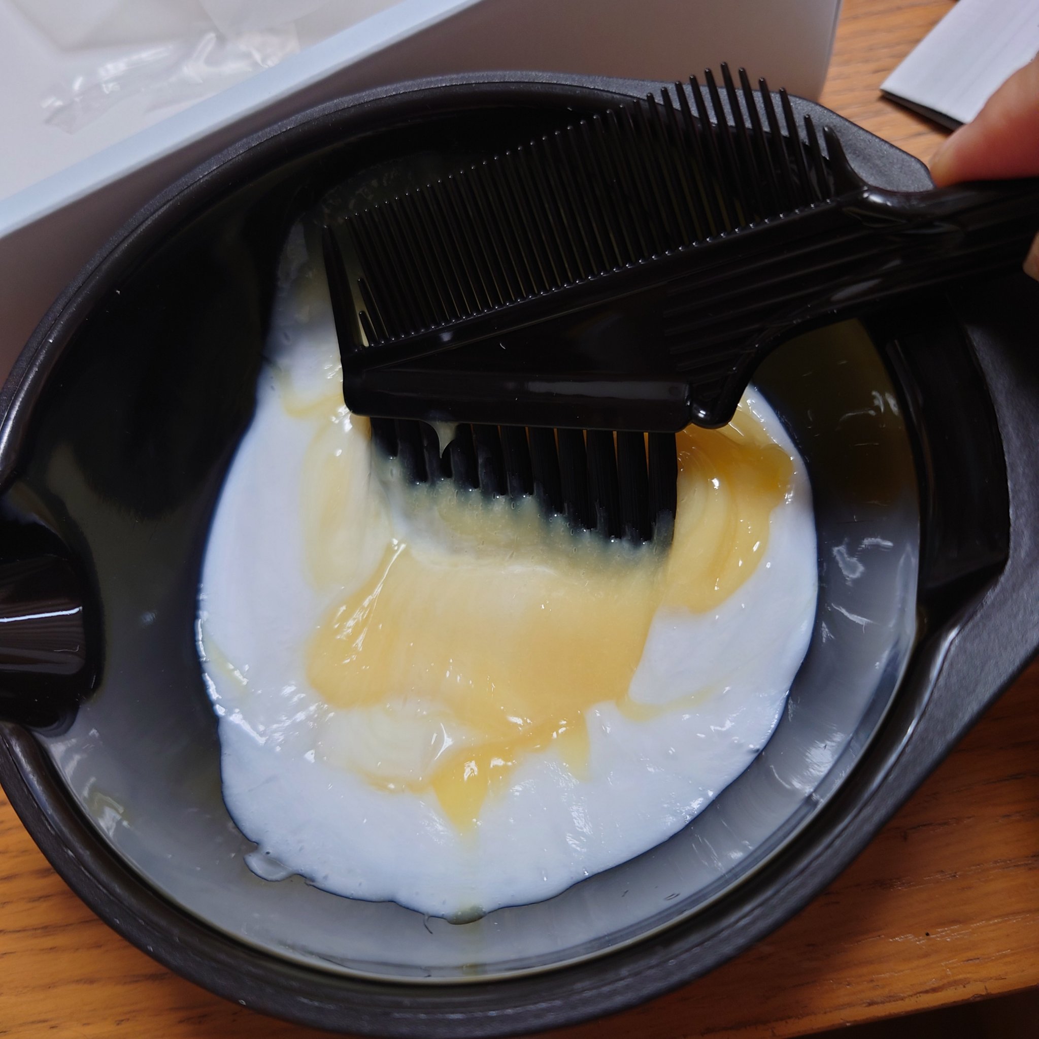 ウエラ ウエラ カラースタジオ コームブラシのクチコミ「髪の表面はもちろん、内側も塗りやすいです。
ハケととかす部分両方あるので場所によって使い分けて.....」（3枚目）